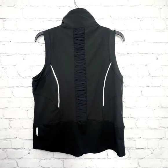 🔥2/$10 |•MONDETTA•| Black Sleeveless Jacket - Picture 2 of 5